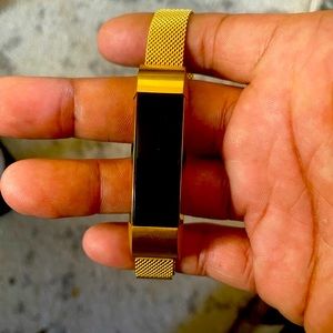 Fitbit Alta gold with magnetic band
